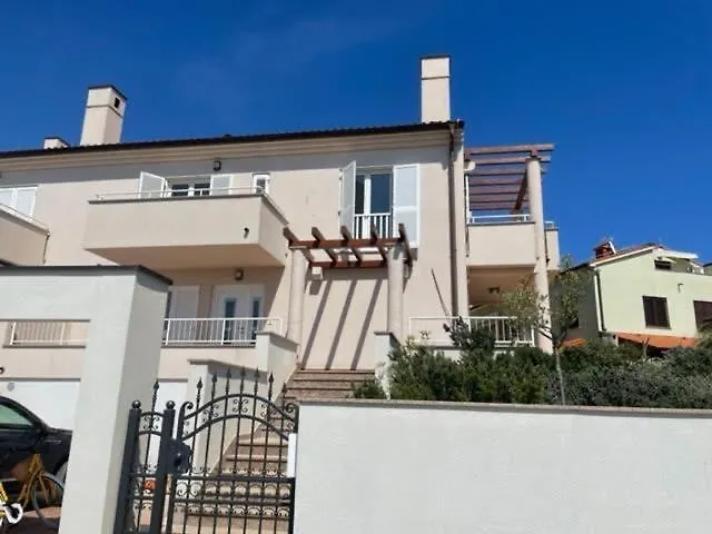Four Bedroom Beach House Amaya Medulin Villa