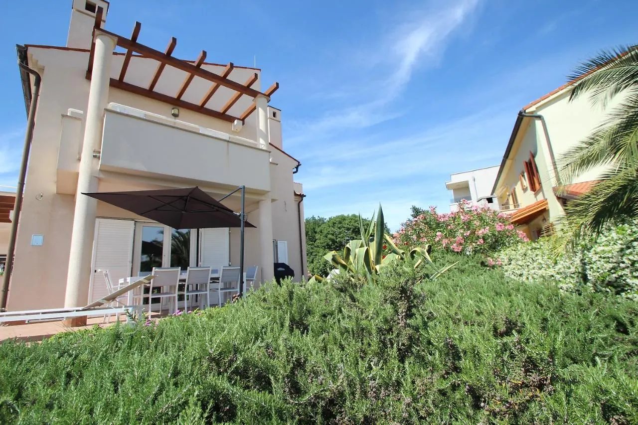 Villa Four Bedroom Beach House Amaya Medulin Croatia
