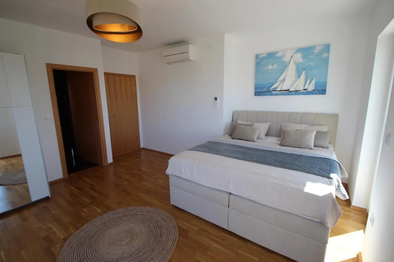 Four Bedroom Beach House Amaya Medulin Villa