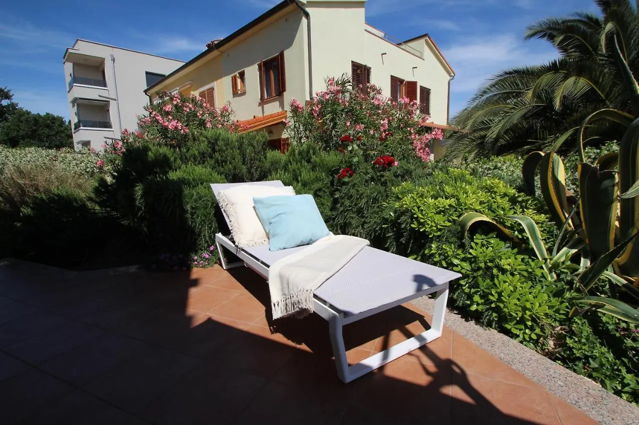 Four Bedroom Beach House Amaya Medulin Villa
